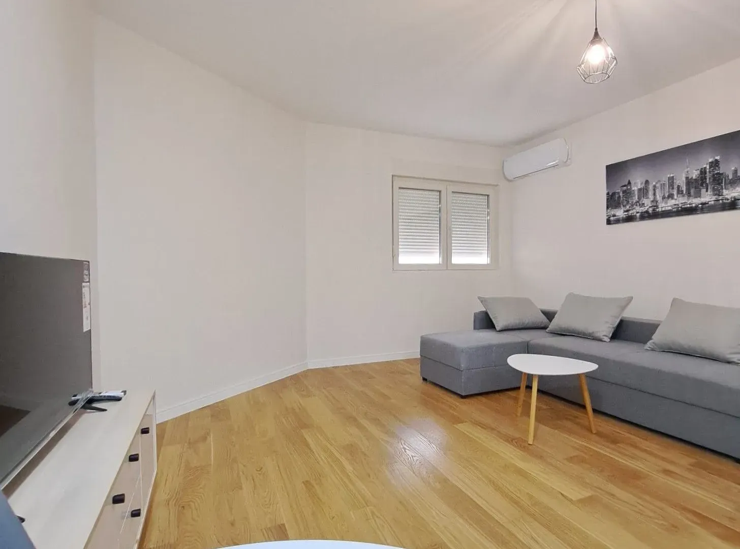 Rent, studio apartment, 33m², Central Point, Podgorica