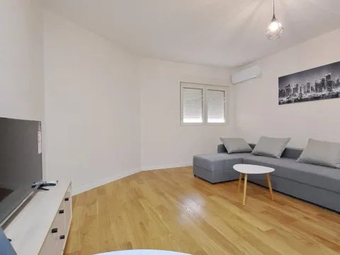 Rent, studio apartment, 33m², Central Point, Podgorica - image 3