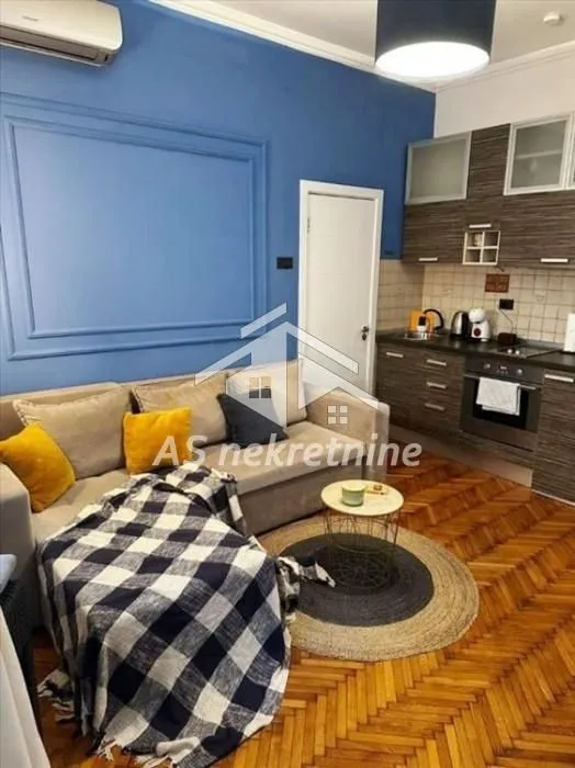 Izdavanje, stan, 40m², Kosančićev Venac, Beograd