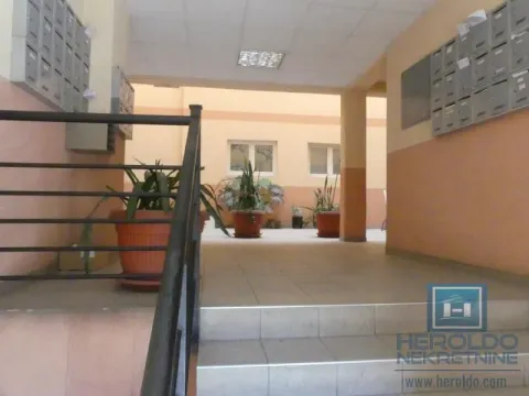 Izdavanje, dvosoban stan, 61m², Centar, Jagodina - image 11