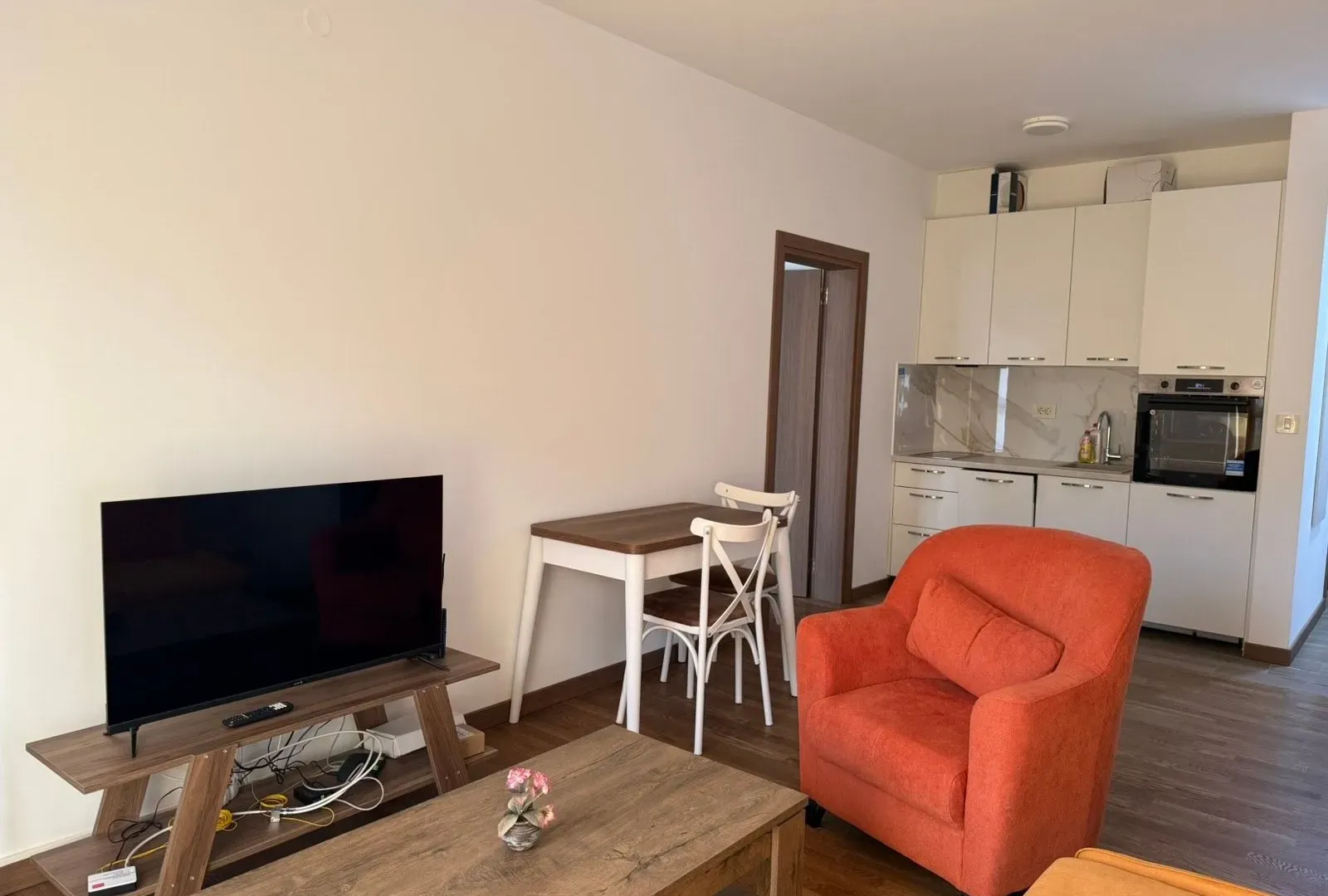 Izdavanje, jednosoban stan, 42m², Centar, Budva
