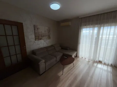 Izdavanje, dvosoban stan, 75m², City Kvart, Podgorica - image 2