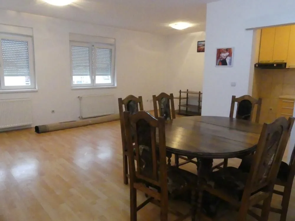 Prodaja, trosoban stan, 79m², Centar, Jagodina