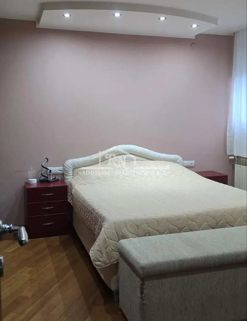 Prodaja, stan, 199m², Petlovo Brdo, Beograd