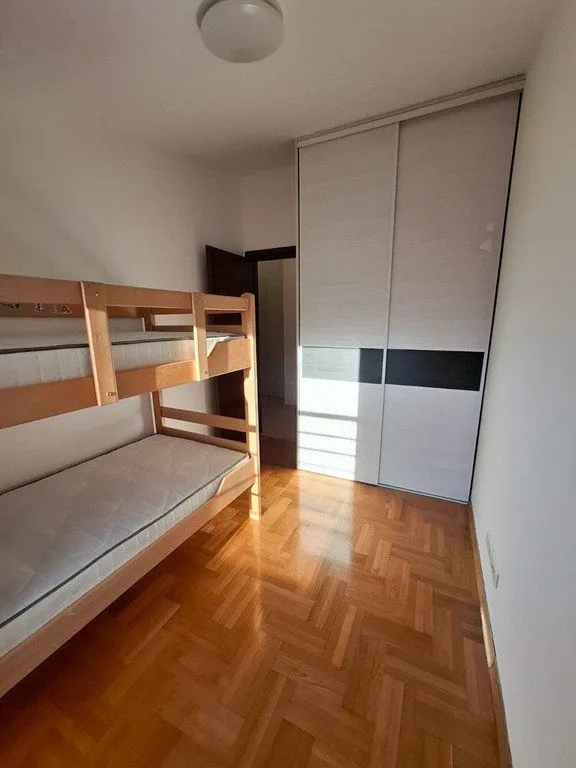 Izdavanje, dvosoban stan, 64m², Stari Aerodrom, Podgorica