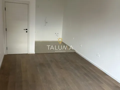 Prodaja, jednosoban stan, 43m², Stari Aerodrom, Podgorica - image 1