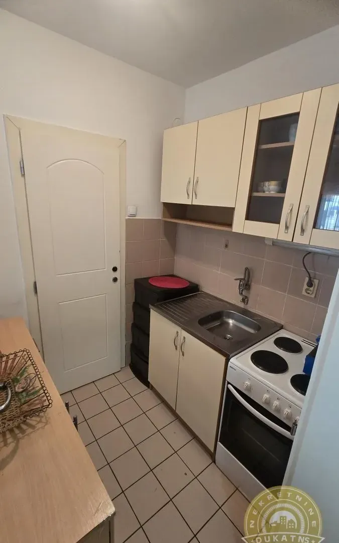 Izdavanje, jednosoban stan, 32m², Grbavica, Novi Sad Sve Podlokacije