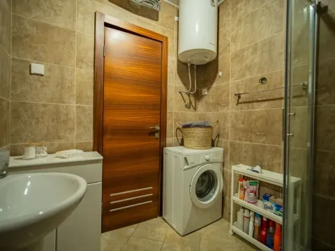 Izdavanje, jednosoban stan, 40m², Dobrota, Kotor - image 11