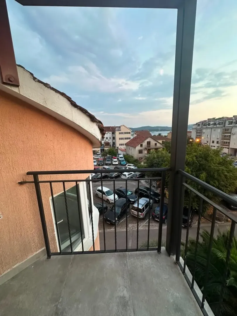 Prodaja, dvosoban stan, 67m², Tivat, Crna Gora