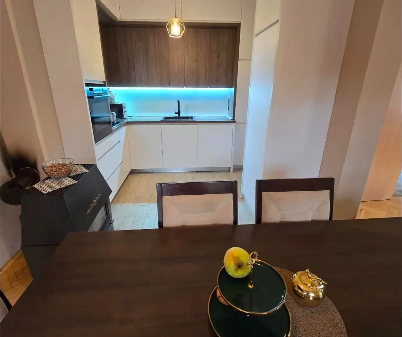 Izdavanje, kuća, 200m², Zagorič, Podgorica