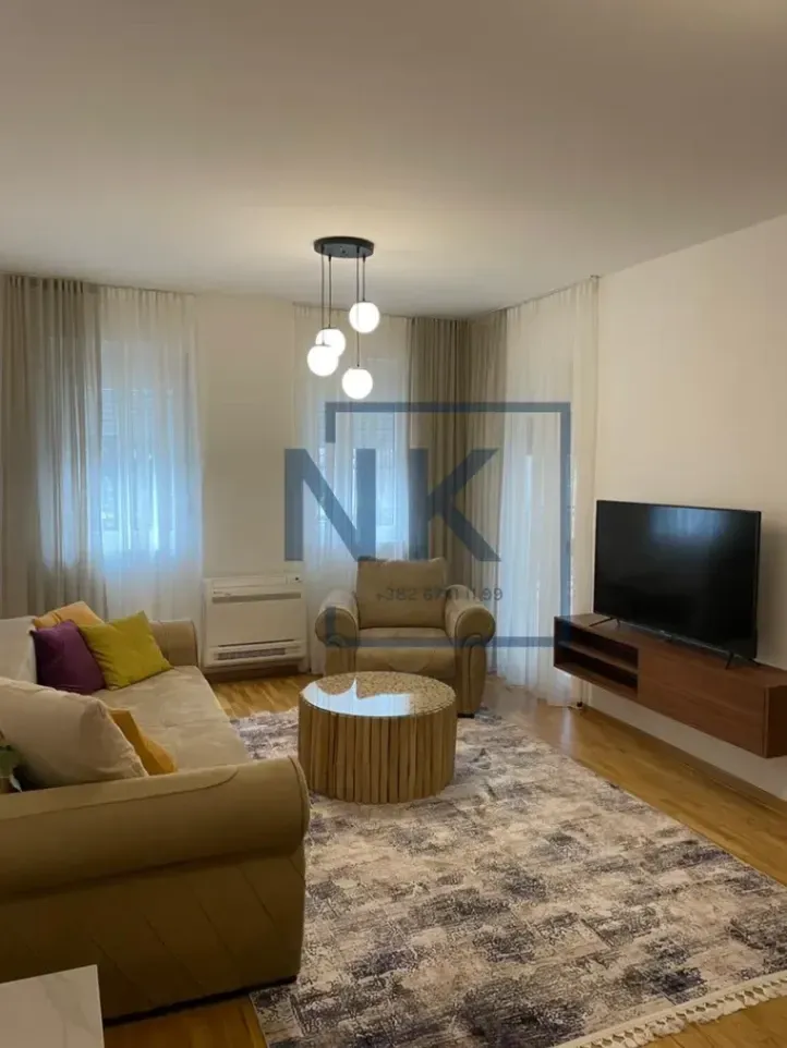 Izdavanje, dvosoban stan, 87m², Malo Brdo, Podgorica