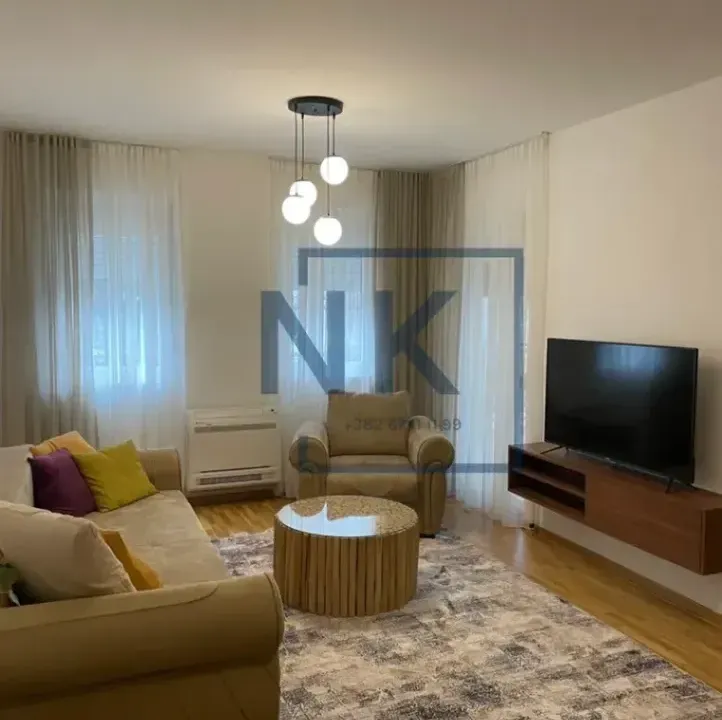 Izdavanje, dvosoban stan, 87m², Malo Brdo, Podgorica