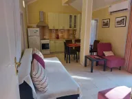 Izdavanje, trosoban stan, 90m², Budva, Crna Gora - image 1