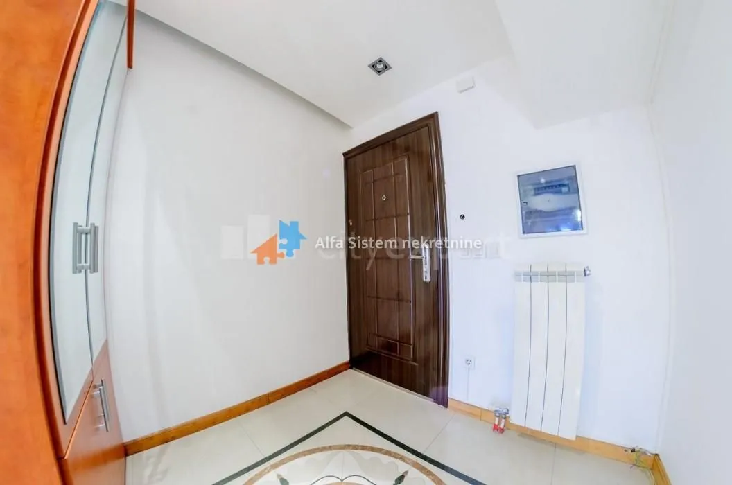 Izdavanje, trosoban stan, 100m², Savski Venac, Beograd