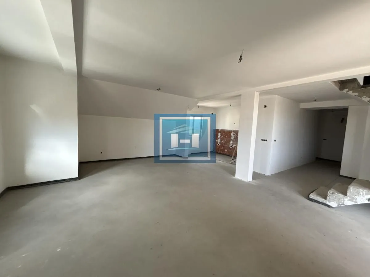 Prodaja, stan, 222m², Centar, Jagodina
