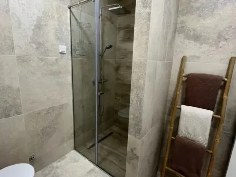 Izdavanje, dvosoban stan, 64m², Kalimanj, Tivat - image 7