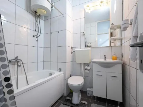 Izdavanje, dvosoban stan, 75m², Pejton, Podgorica - image 23