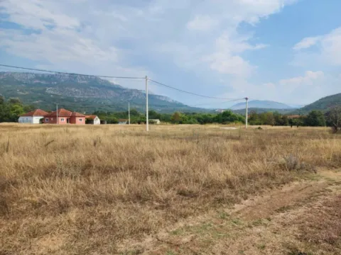 Prodaja,  zemljište, 450m2, Pričelje, Podgorica