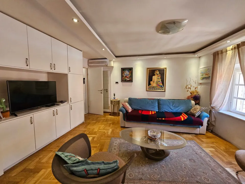 Izdavanje, jednosoban stan, 40m², Stari Grad, Budva