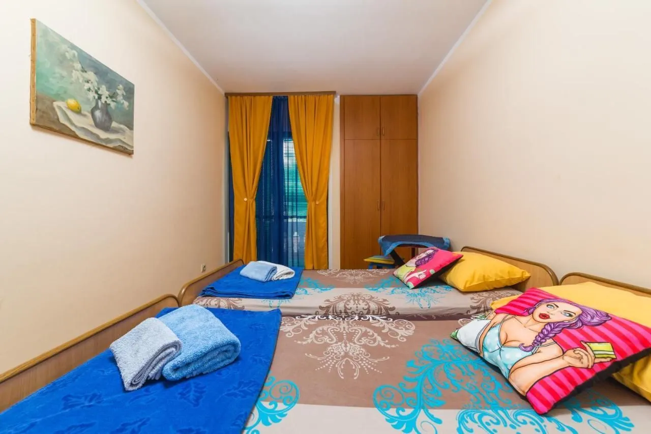Izdavanje, kuća, 300m², Dubovica, Budva