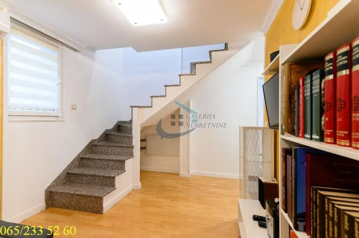 Rent, three bedroom apartment, 62m², Stari Grad, Beograd