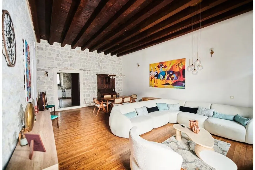 Prodaja, dvosoban stan, 129m², Dobrota, Kotor