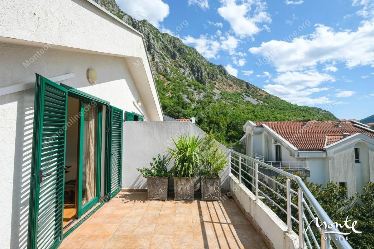 Prodaja, trosoban stan, 130m², Risan, Kotor