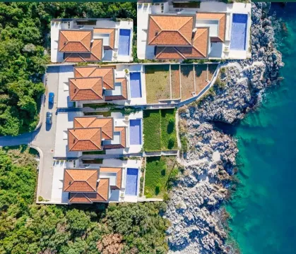 Zemljište in Sveti Stefan