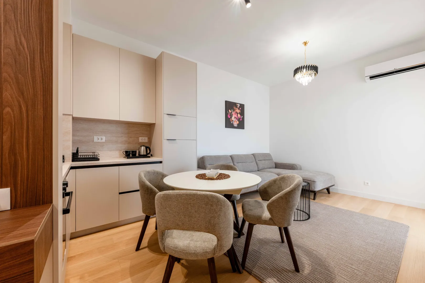 Izdavanje, jednosoban stan, 41m², Bečići, Budva