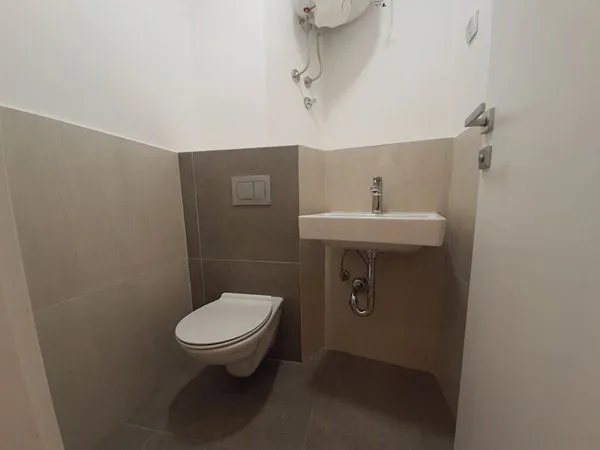 Izdavanje, poslovni prostor, 87m², Vračar, Šid