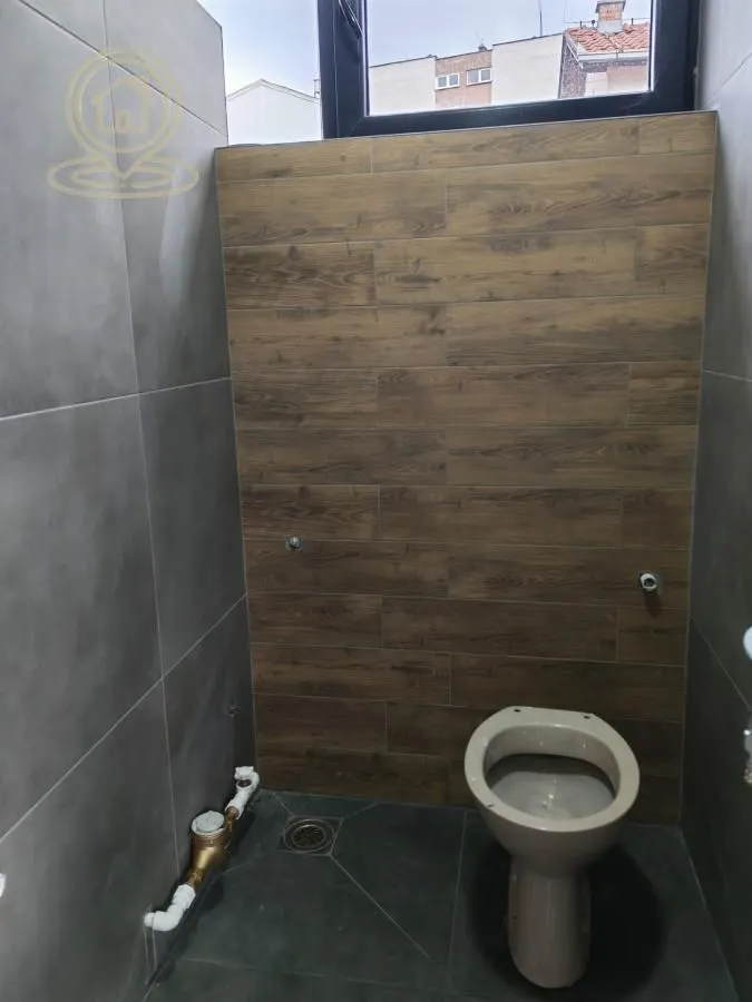 Izdavanje, poslovni prostor, 190m², Erdoglija, Kragujevac
