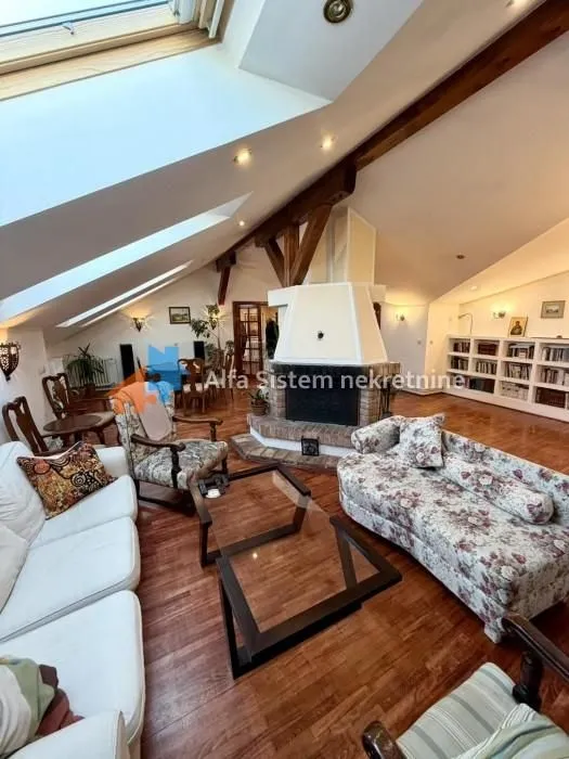 Izdavanje, stan, 200m², Stari Grad, Beograd