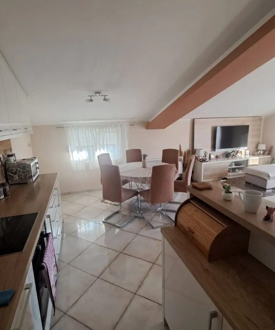 Izdavanje, trosoban stan, 106m², Tripovići, Tivat