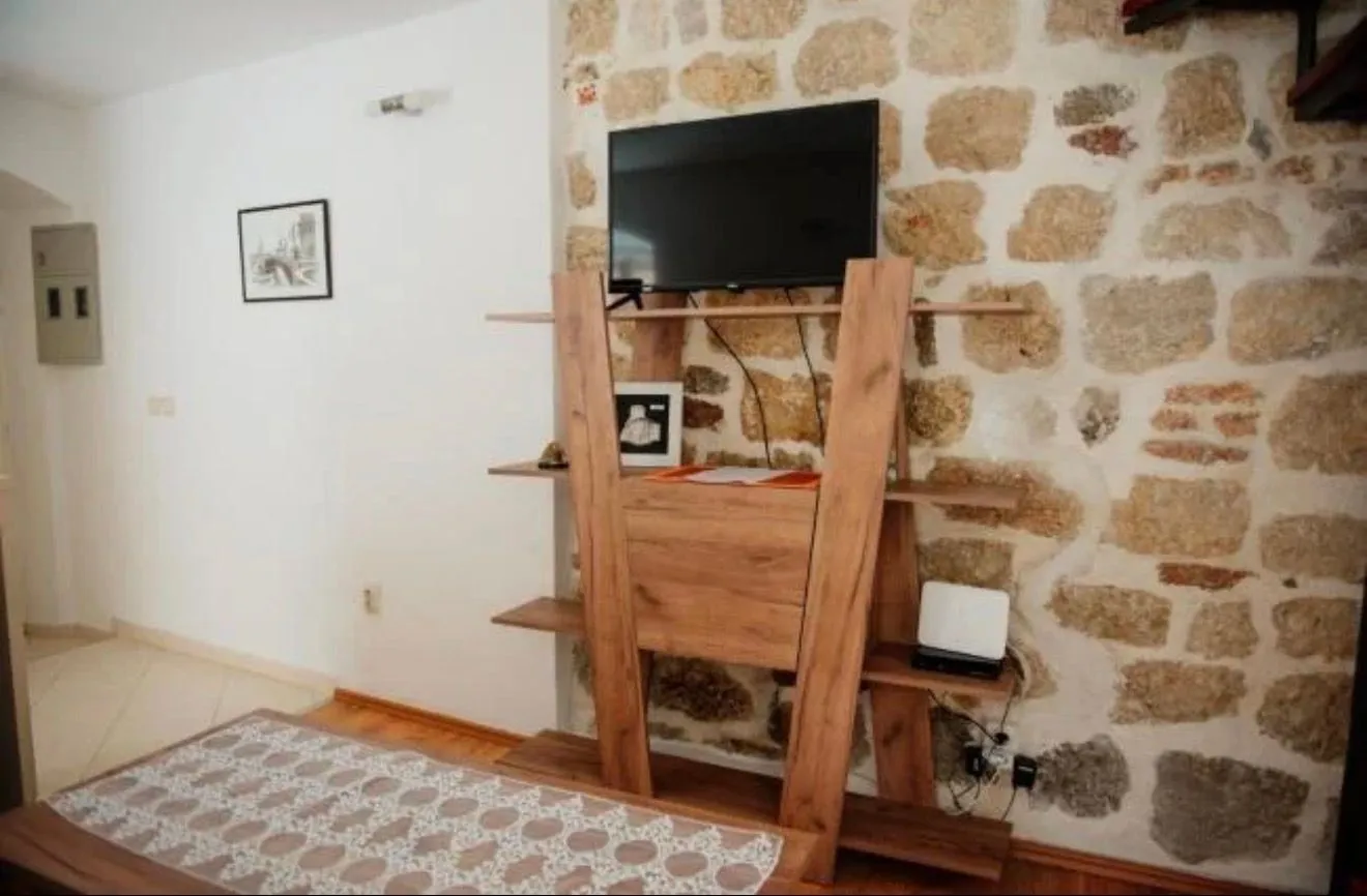 Izdavanje, jednosoban stan, 40m², Stari Grad Kotor, Kotor