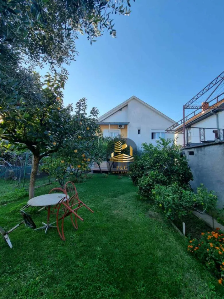 Prodaja, kuća, 250m², Stari Aerodrom, Podgorica