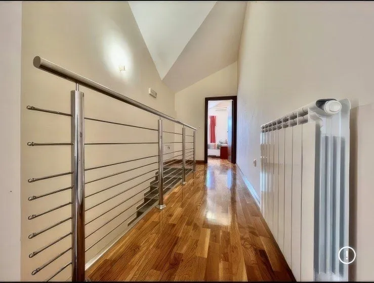 Izdavanje, trosoban stan, 130m², Igalo, Herceg Novi