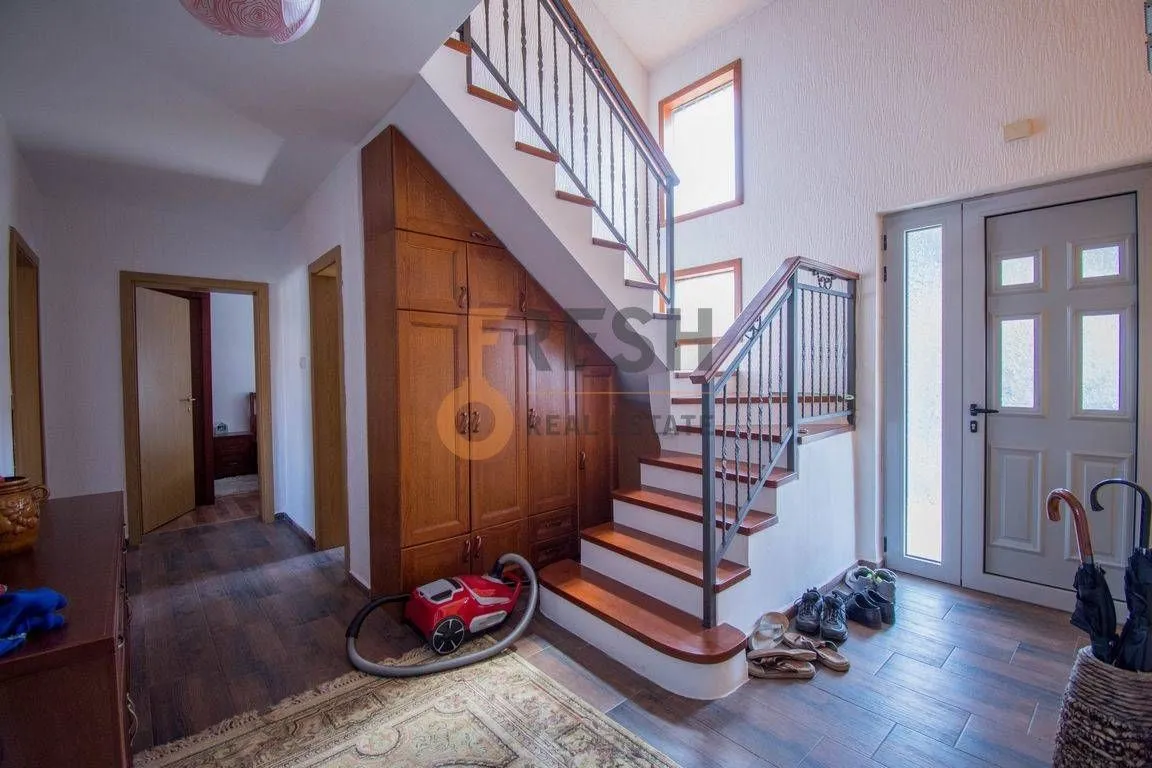 Prodaja, kuća, 450m², Stari Aerodrom, Podgorica