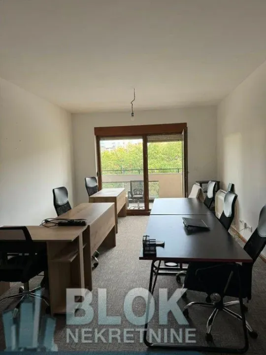 Izdavanje, poslovni prostor, 70m², Master Kvart, Podgorica