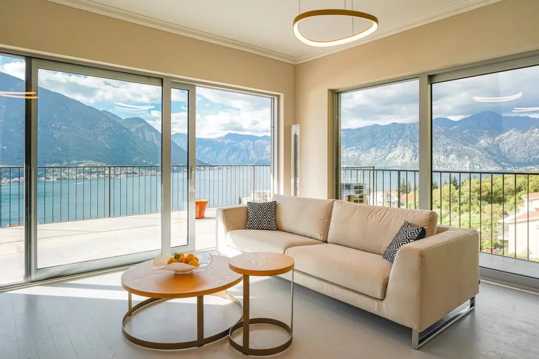 Sale, four bedroom apartment, 158m², Dobrota, Kotor