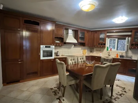 Izdavanje, trosoban stan, 150m², Budva, Crna Gora - image 5