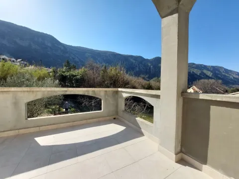 Rent, one bedroom apartment, 70m², Škaljari, Kotor - image 13