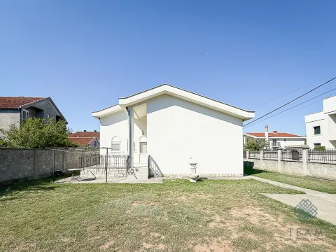 Rent, house, 400m², Zlatica, Podgorica - image 22