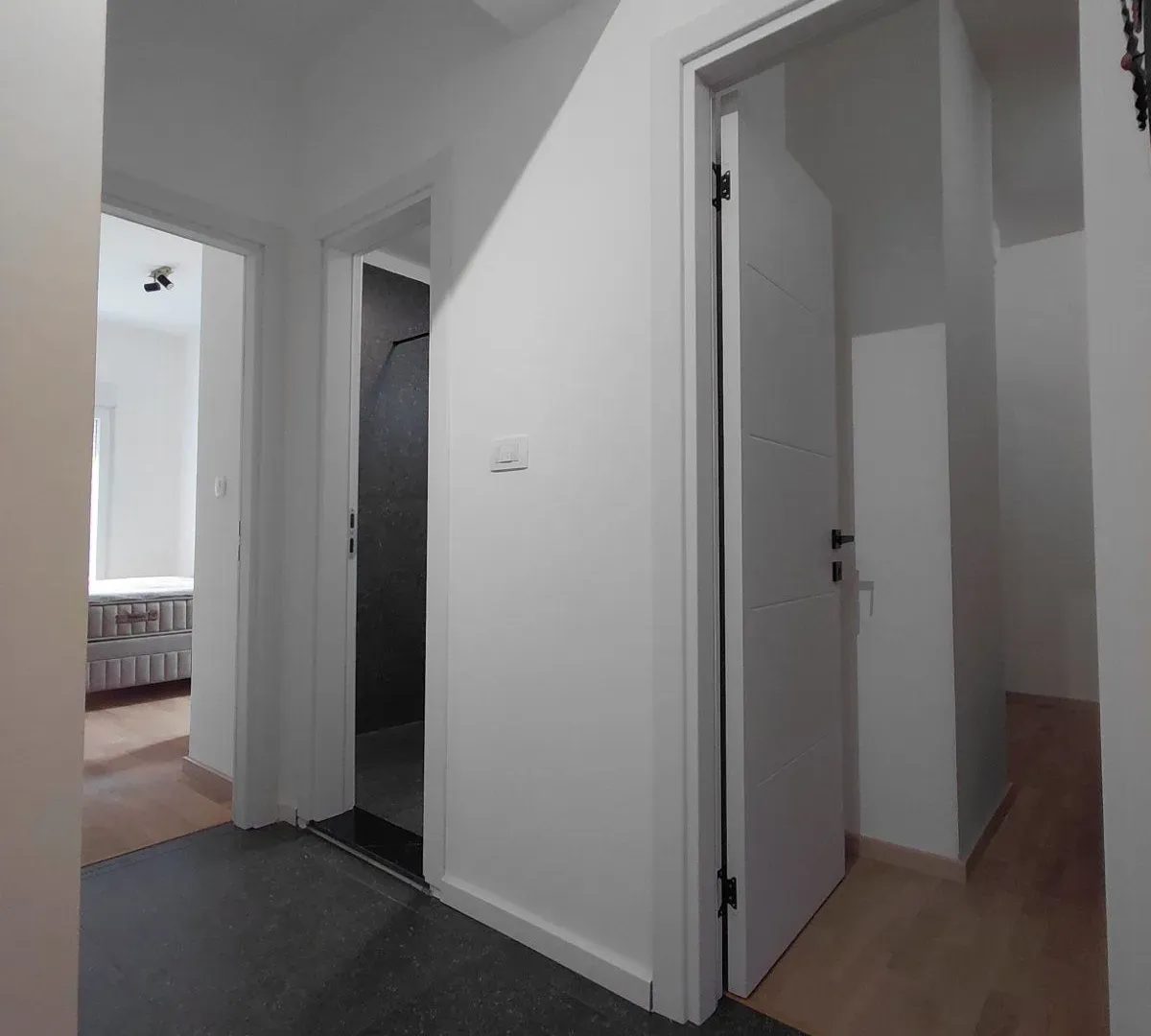Prodaja, dvosoban stan, 68m², Momišići, Podgorica