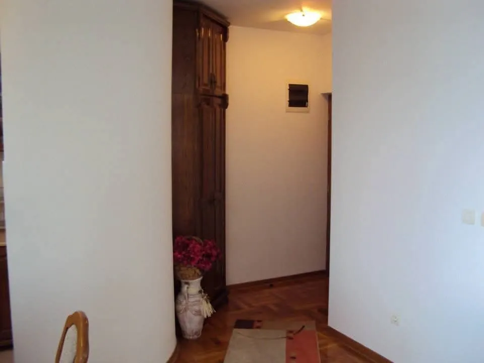 Izdavanje, jednosoban stan, 61m², Bijela, Herceg Novi