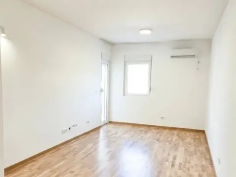 Izdavanje, jednosoban stan, 47m², Zagorič, Podgorica - image 2