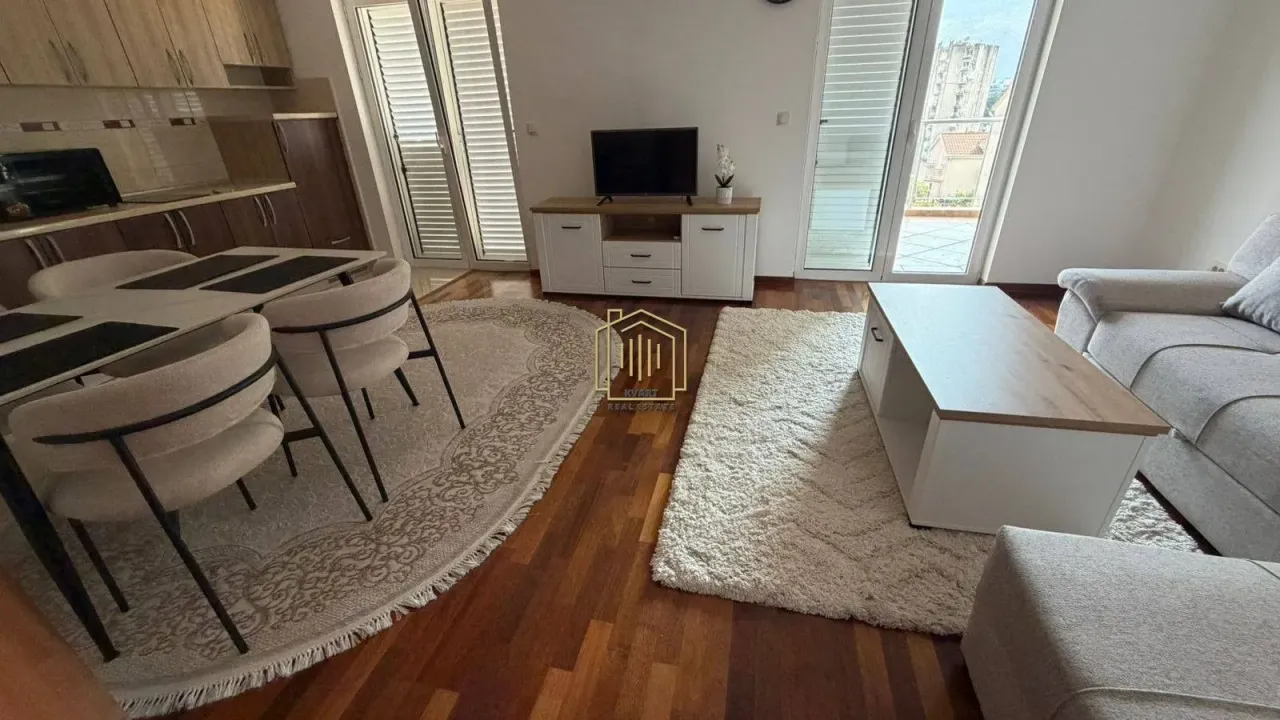 Izdavanje, dvosoban stan, 71m², Igalo, Herceg Novi
