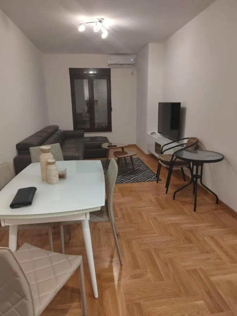 Rent, one bedroom apartment, 45m², Bečići, Budva