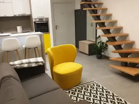 Izdavanje, stan, 60m², Tivat, Crna Gora - image 1