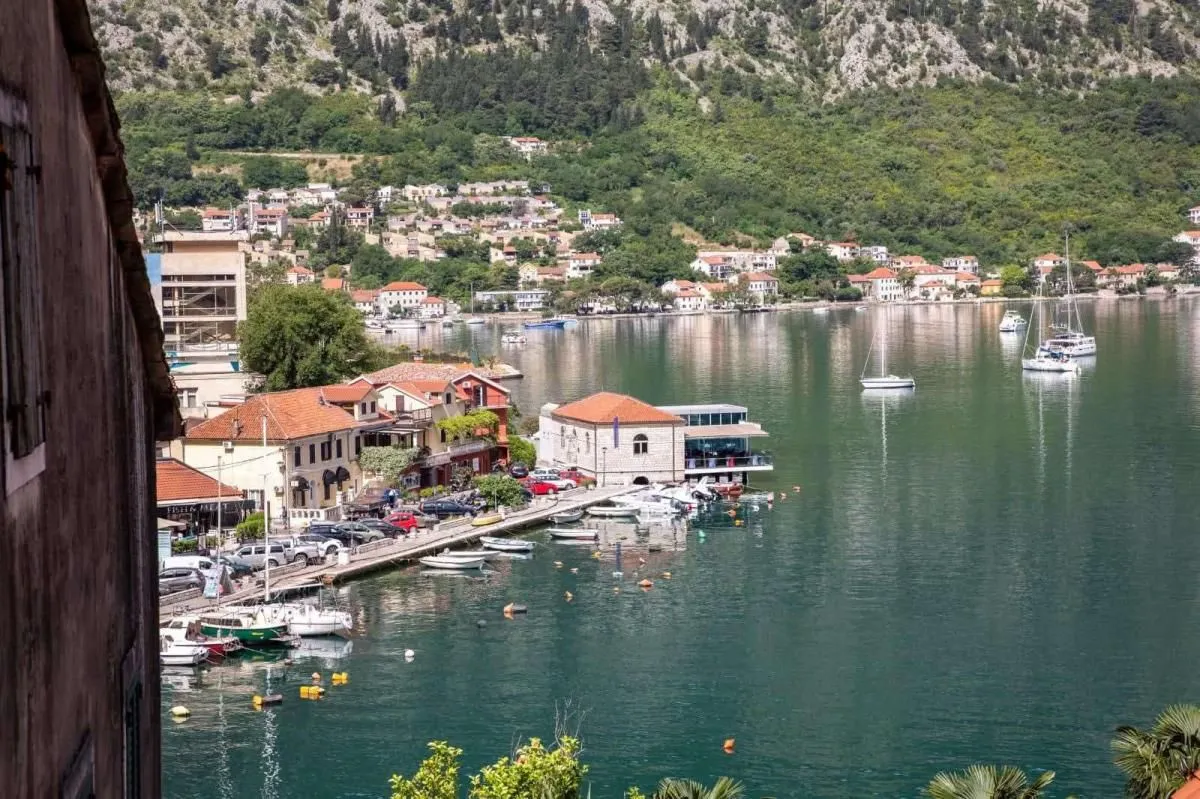 Rent, one bedroom apartment, 100m², Kotor, Crna Gora
