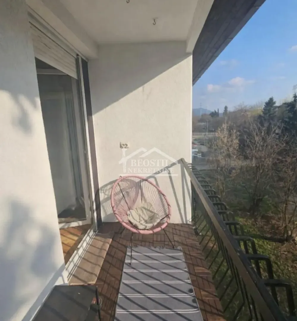 Prodaja, dvosoban stan, 61m², Resnik, Beograd
